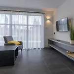 Domino-domek 5 Nyaraló